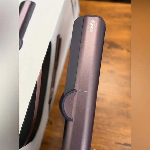Dyson Hair Tool in Metallic Purple Jasper Plum - Picture 5 of 6